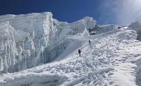 AMPHULAPTSA PASS (5845M) ISLAND PEAK (6189M)